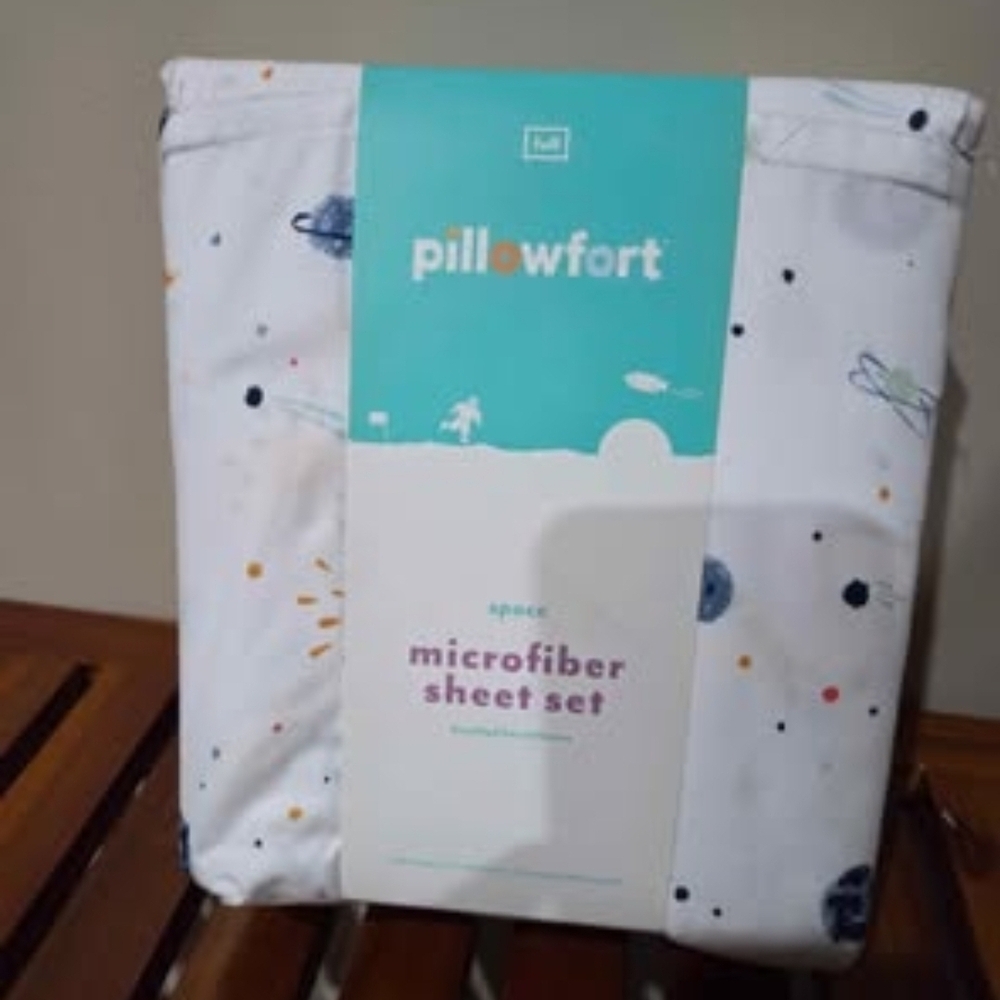 Full Space Microfiber Kids' Sheet Set -Brand Pillowfort (New)